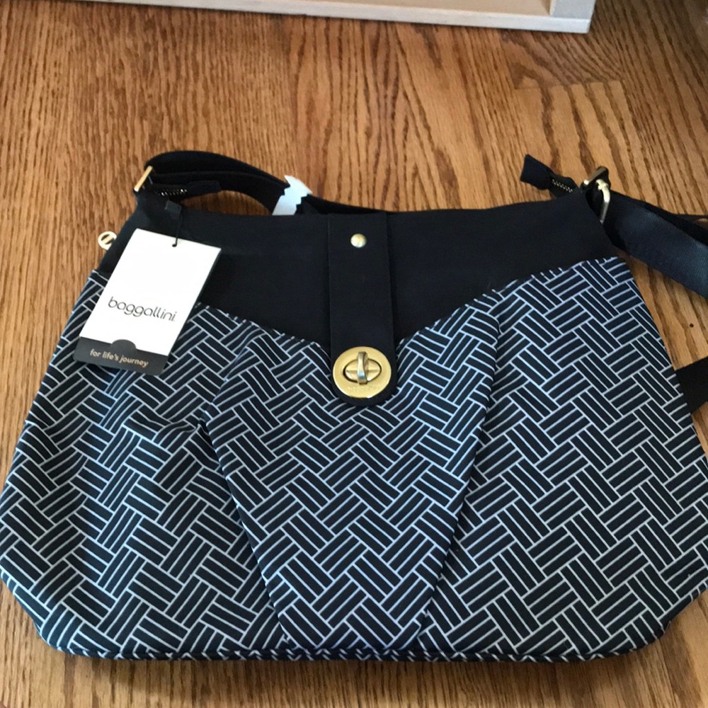 Baggallini Helsinki satchel bagg